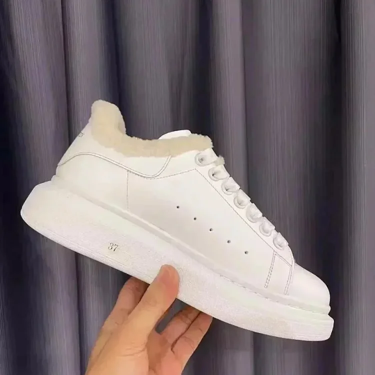 McQueen Price :CNY ¥ 380.00 ≈ $56.38